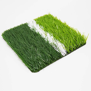 Relvado artificial exterior do relvado sintético superior do gramado para o campo de futebol
